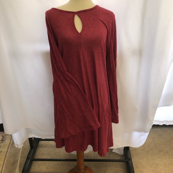 Planet Gold Plus 2X Red Keyhole Bell Sleeve Knit - Picture 2 of 8